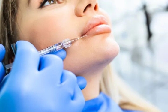 Doświadcz perfekcyjnego poutu z HYDROIAM Kiss Lip Augmentation RED LIP Hyaluronic Acid Gel z B12